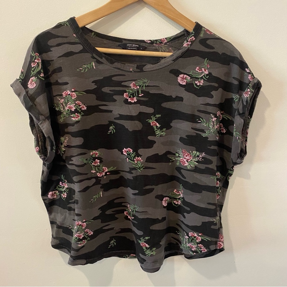 Lucky Brand cropped camo floral cotton tee shirt